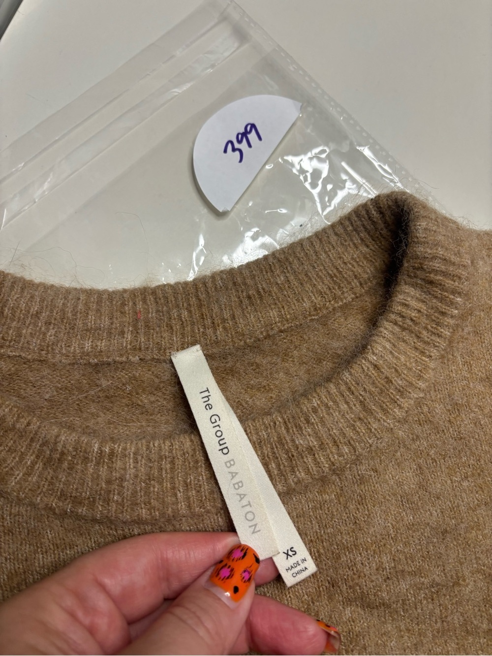 Aritzia Babaton The Group Thurlow Sweater Alpaca Wool Womens Size XS Tan Fuzzy - Picture 6 of 6